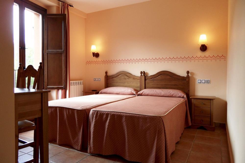 Hotel Valdevecar อัลบาร์ราซิน ภายนอก รูปภาพ