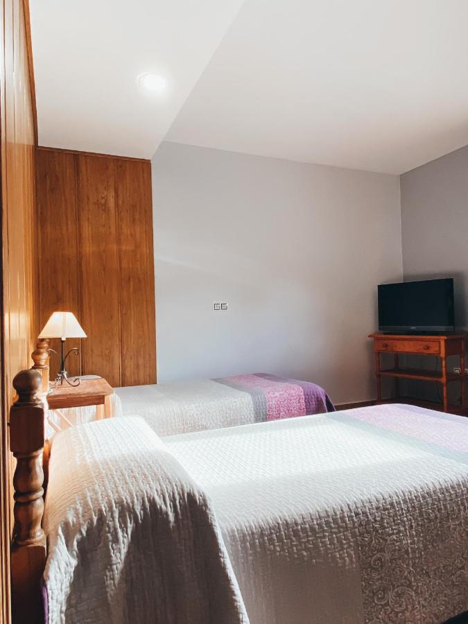 Hotel Valdevecar อัลบาร์ราซิน ภายนอก รูปภาพ
