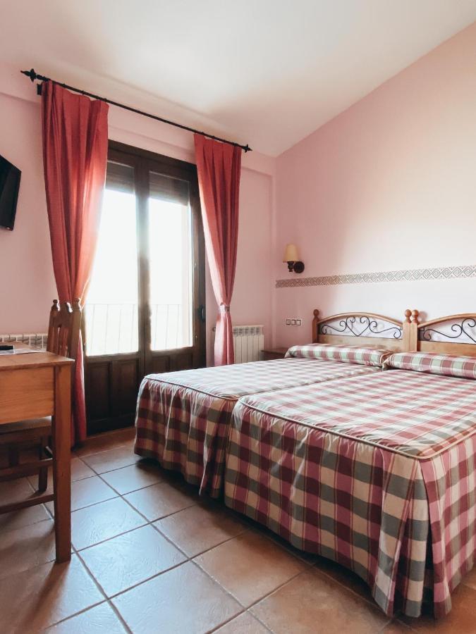 Hotel Valdevecar อัลบาร์ราซิน ภายนอก รูปภาพ