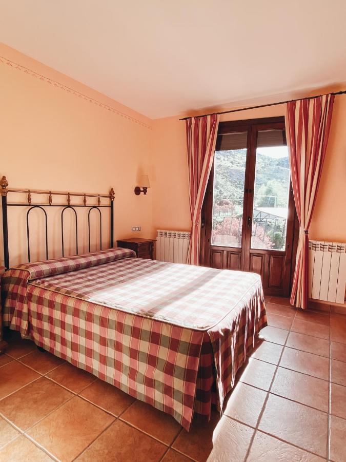 Hotel Valdevecar อัลบาร์ราซิน ภายนอก รูปภาพ