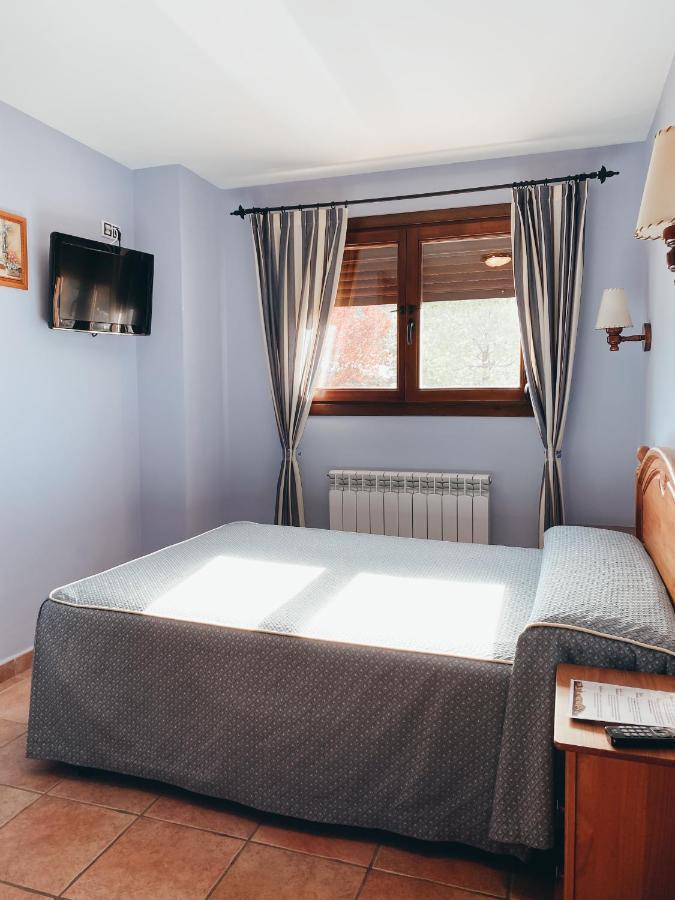 Hotel Valdevecar อัลบาร์ราซิน ภายนอก รูปภาพ