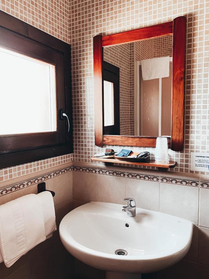 Hotel Valdevecar อัลบาร์ราซิน ภายนอก รูปภาพ